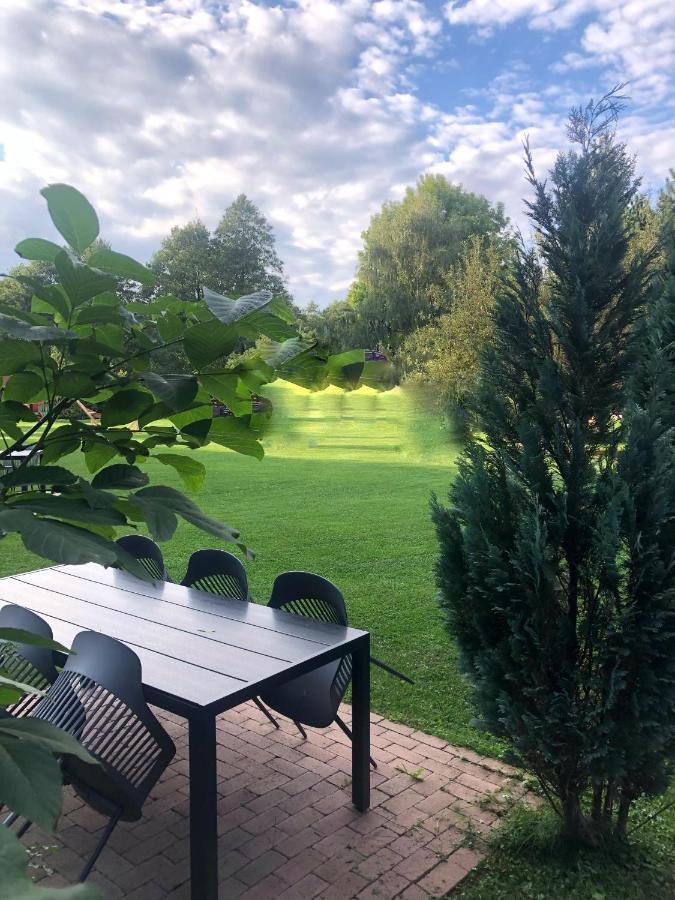 Garden Retreat Junior (Adults Only) Hotell Bran  Exteriör bild